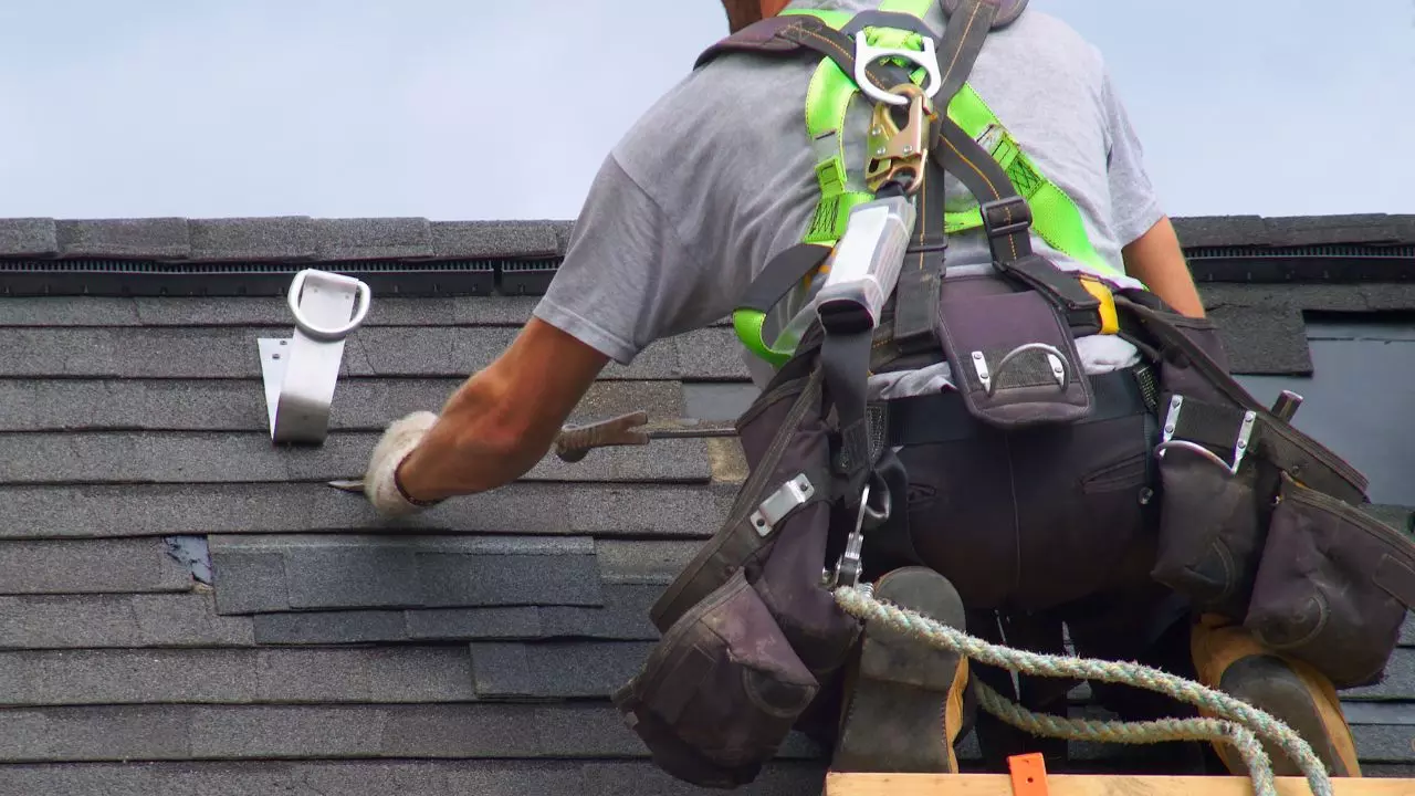 The Complete Guide to Hiring a Roofing Contractor in Brooklyn