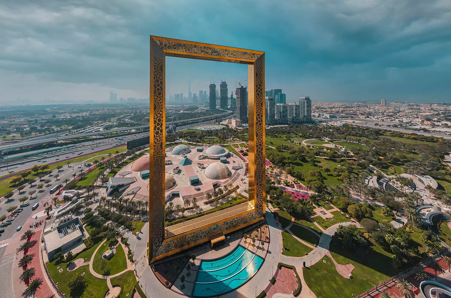 The Role of Real Estate Agents in Dubai: A Guide to Navigating the Market